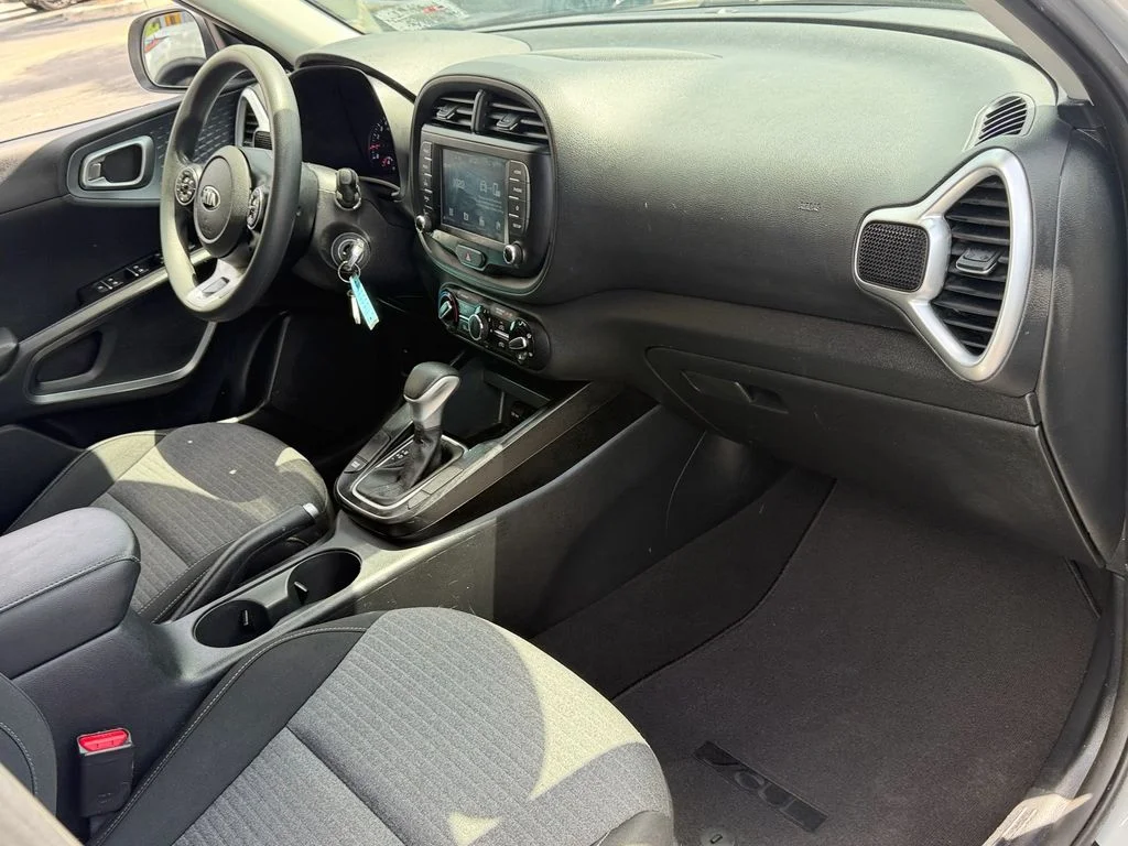 Used 2021 Silver Kia S image 18