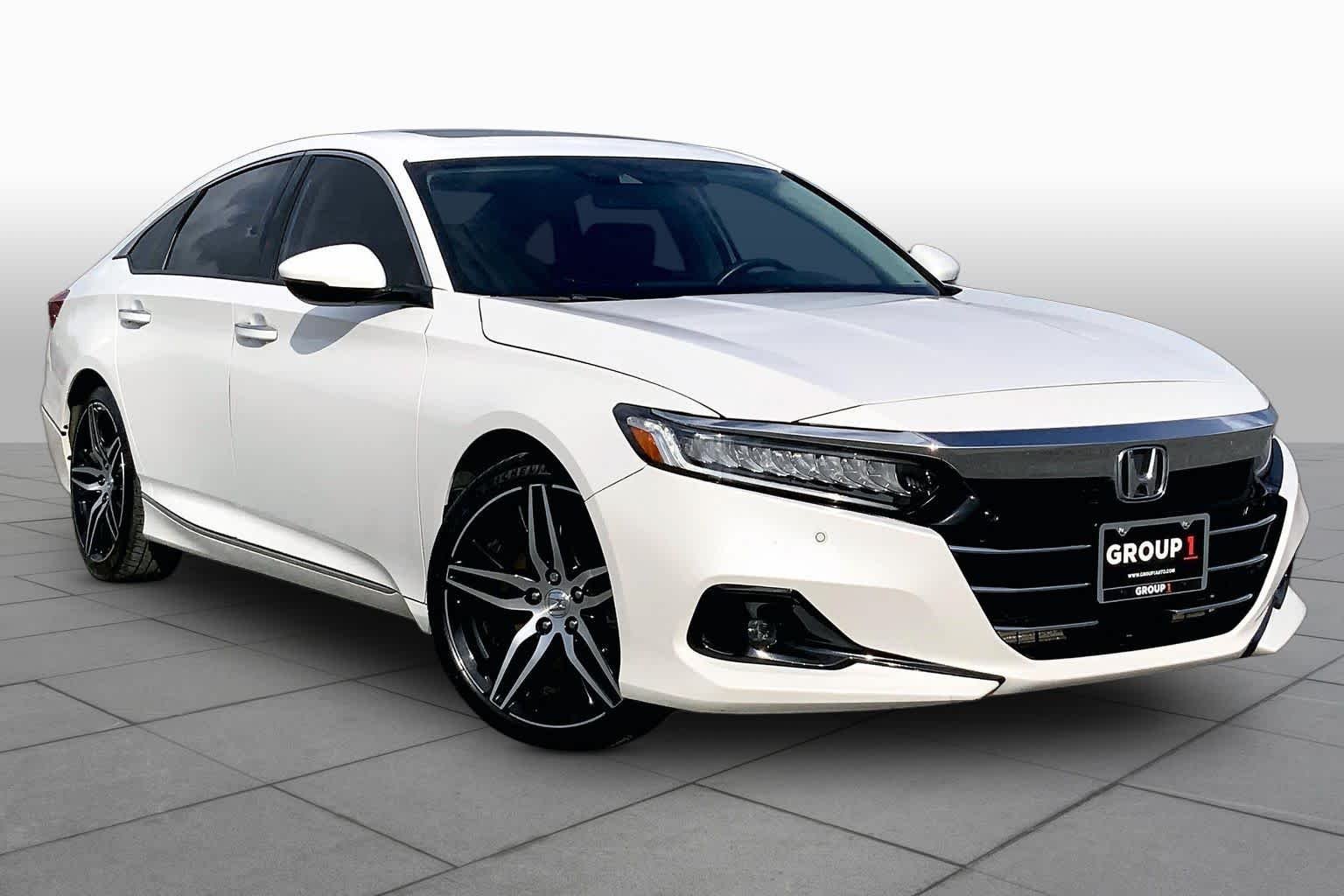 Used 2021 Platinum White Pearl Honda Touring image 3