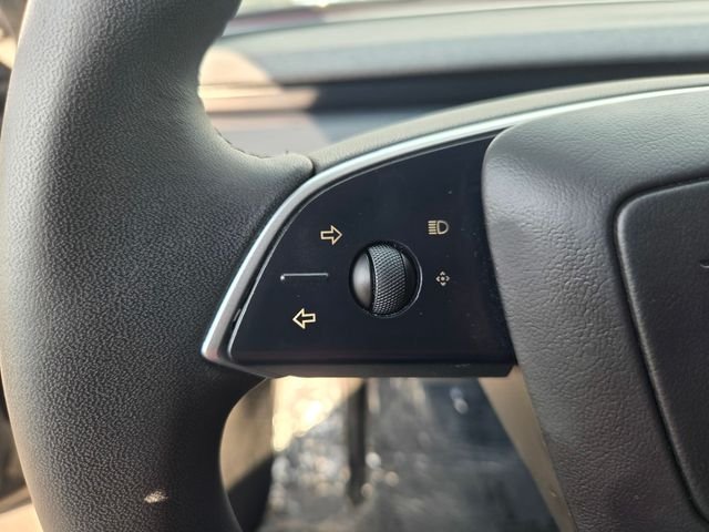 Used 2025  Tesla  image 19