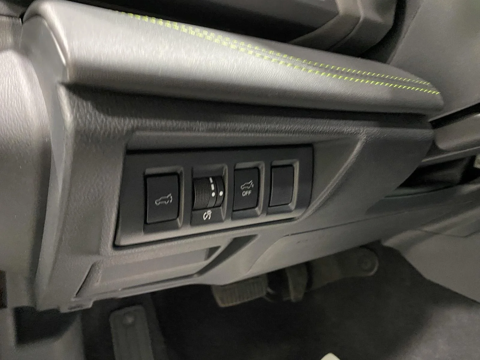 Used 2025 Crystal White Pearl Subaru Onyx Edition image 22