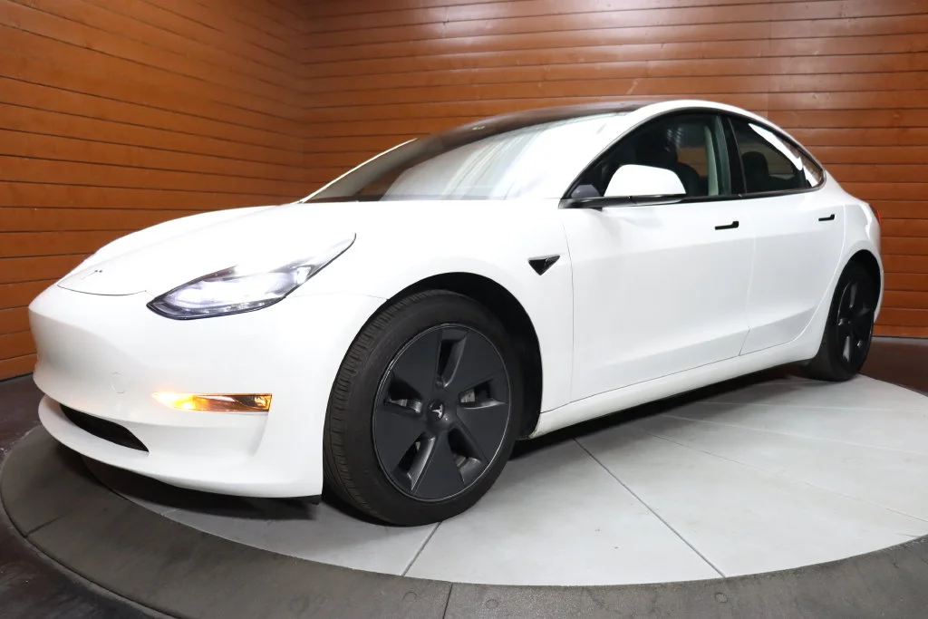 Used 2022 Pearl White Multi-Coat Tesla Long Range image 1
