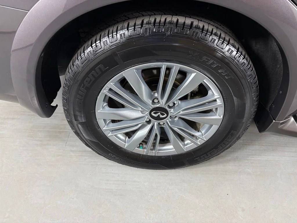 Used 2024 Gray INFINITI LUXE image 11