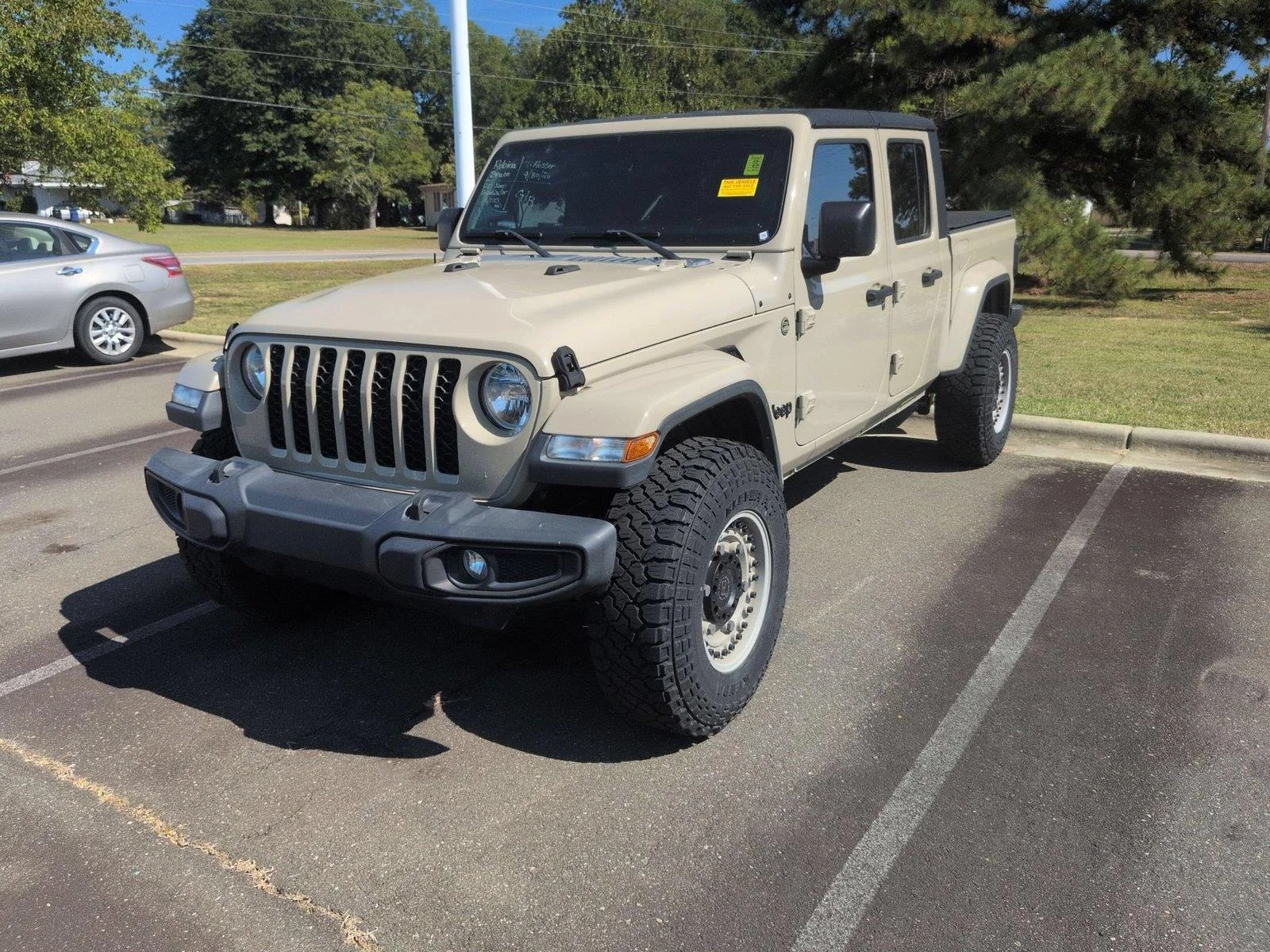 Used 2020 Gobi Clearcoat Jeep Sport S image 1
