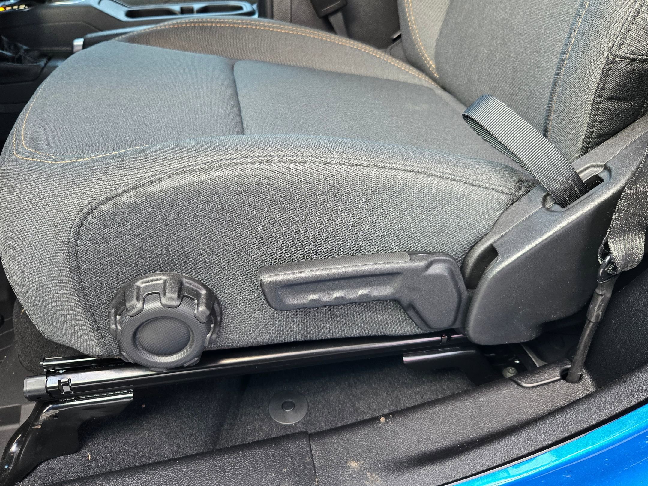 New 2026 Hydro Blue Pearl-Coat Exterior Paint Jeep Sport S image 19