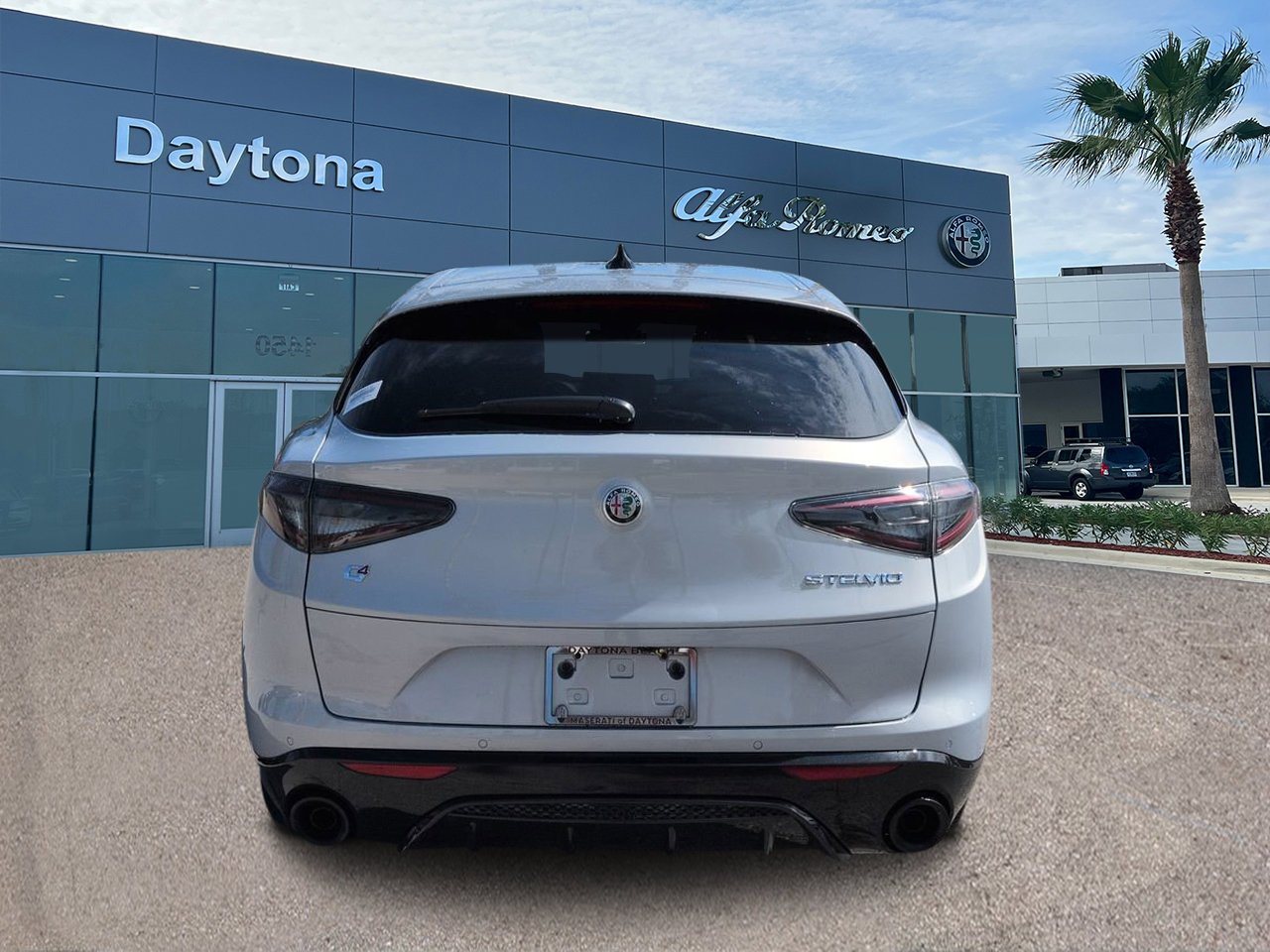 New 2026 Moonlight Gray Metallic Alfa Romeo  image 4