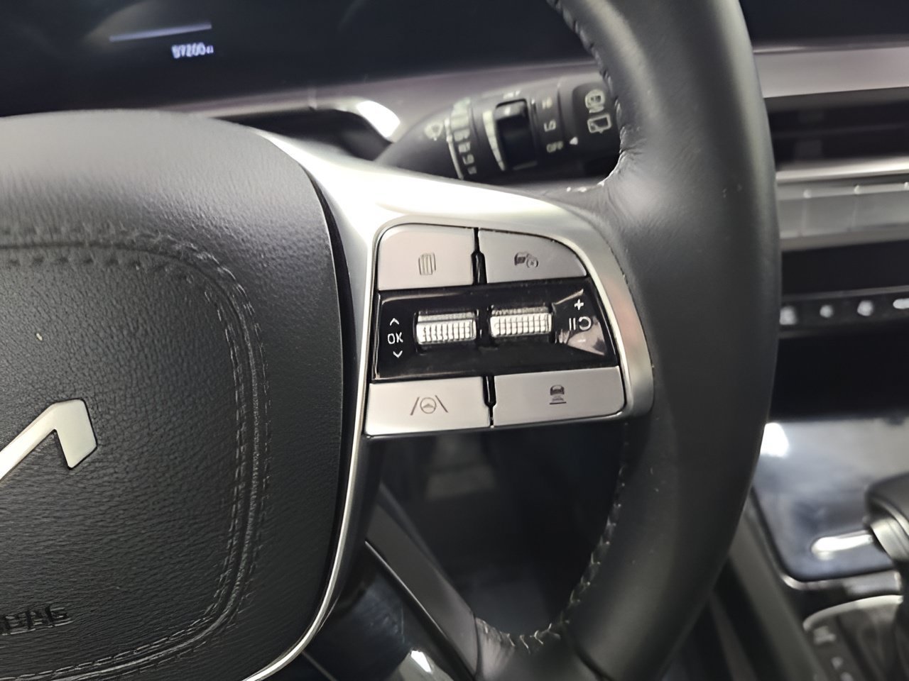 Used 2024 Dark Moss Kia S image 26