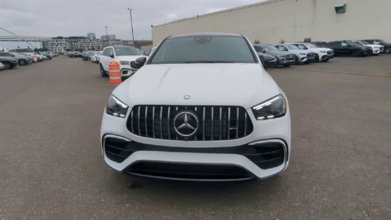 New 2026 MANUFAKTUR Moonlight White Metallic Mercedes-Benz AMG® GLE 63 S 4MATIC+ Coupe image 40