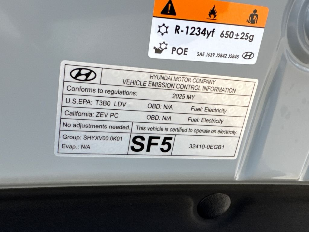 Used 2025 Gray Hyundai Limited image 9