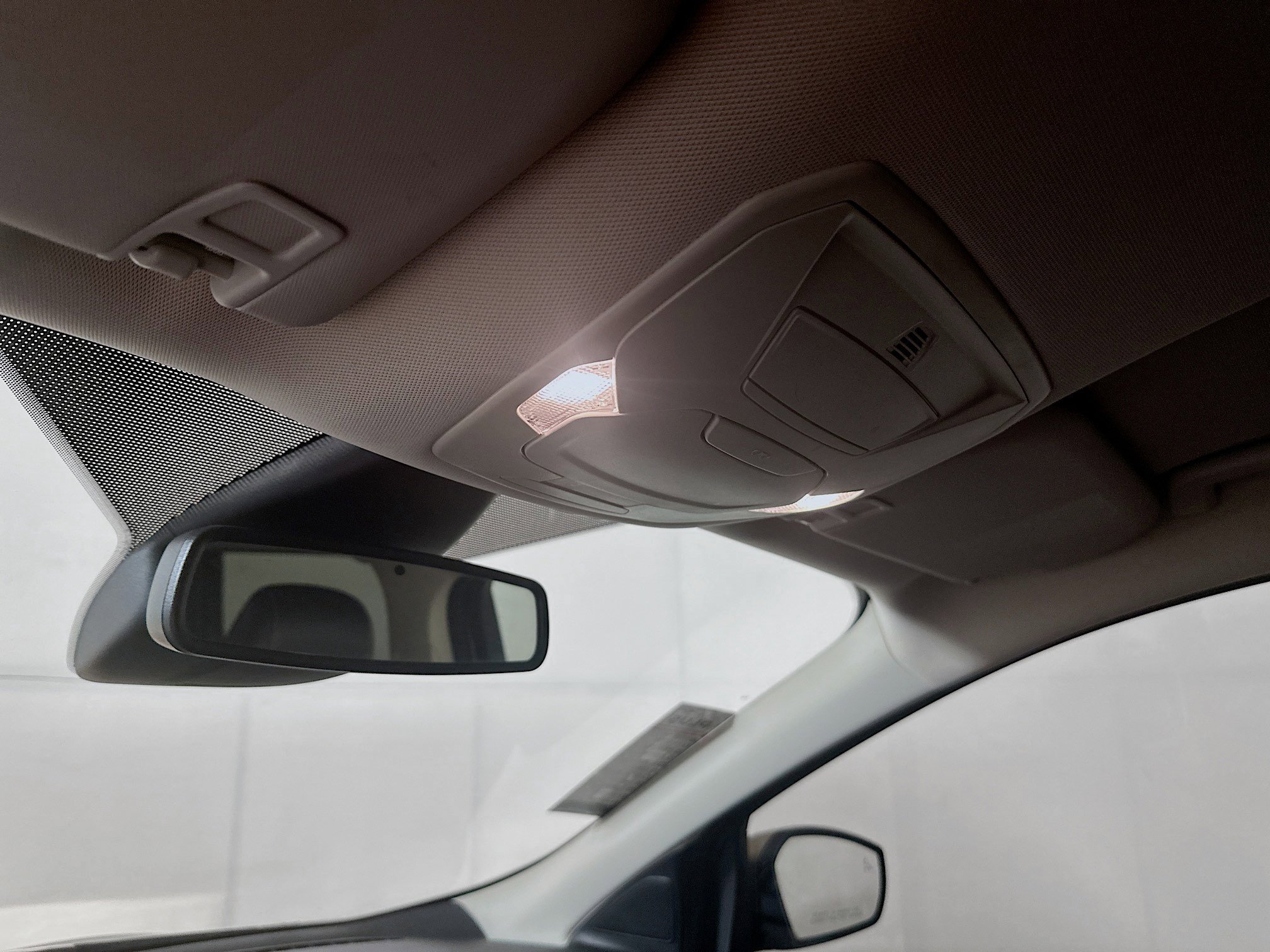 Used 2018 White Gold Metallic Ford SEL image 18