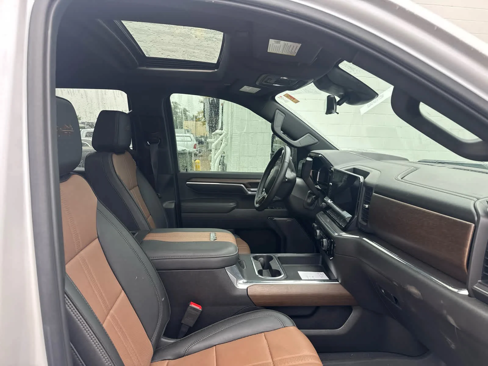 Used 2024 Iridescent Pearl Tricoat Chevrolet High Country image 6