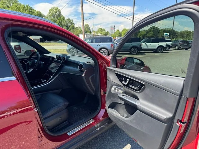 Used 2024  Mercedes-Benz GLC 300 image 17