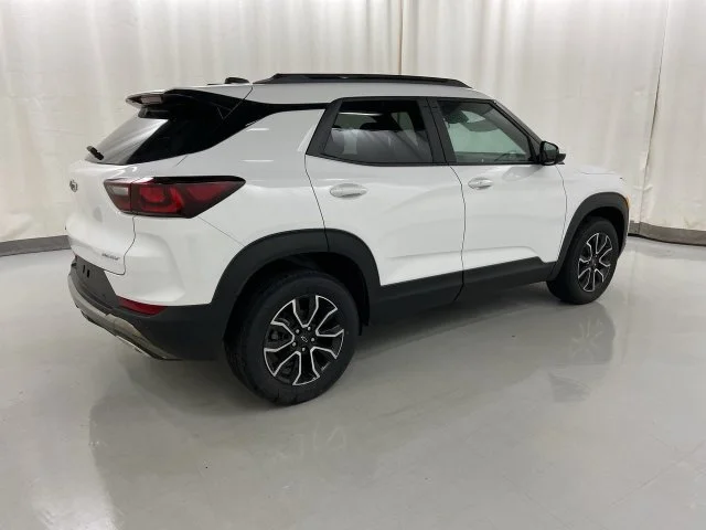 Used 2024 Summit White Chevrolet ACTIV image 4