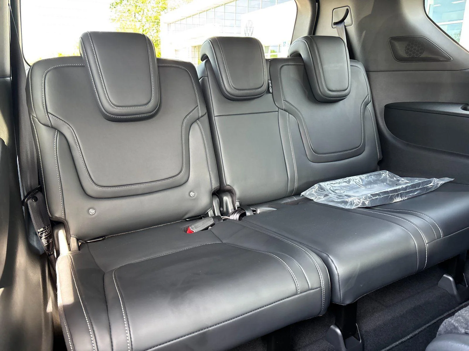 Used 2025 Aspen White Tricoat/Super Black Nissan PRO-4X image 39