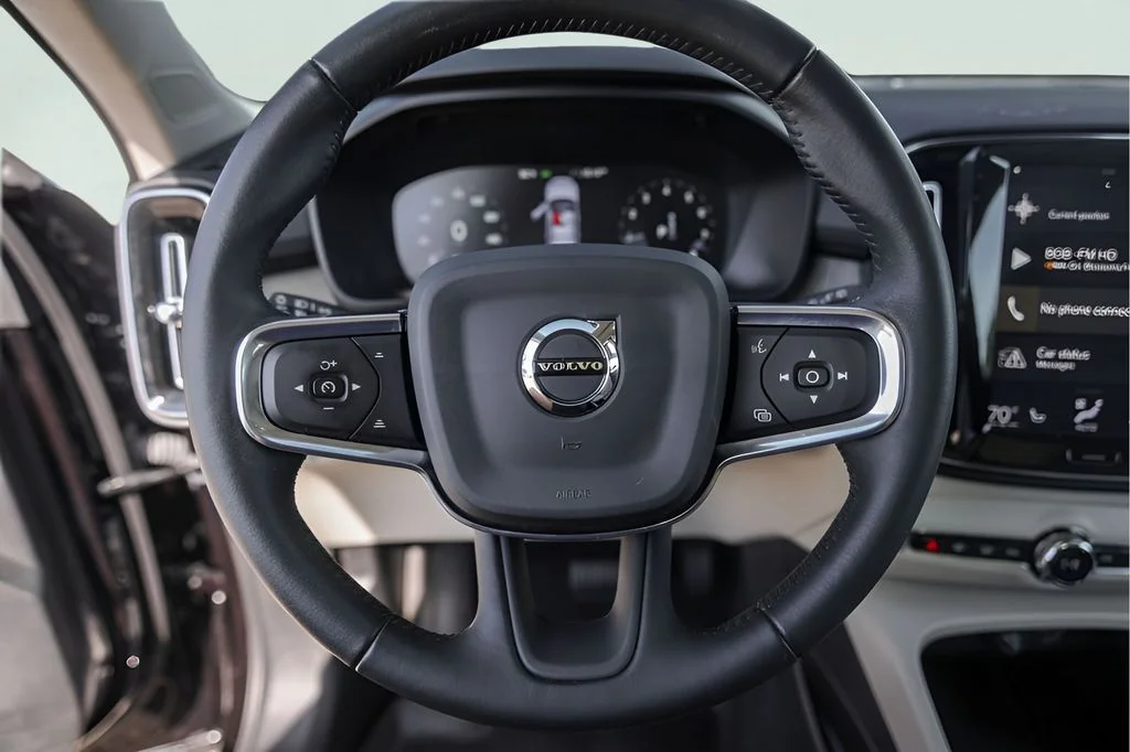 Used 2020 Black Volvo T5 Inscription image 15