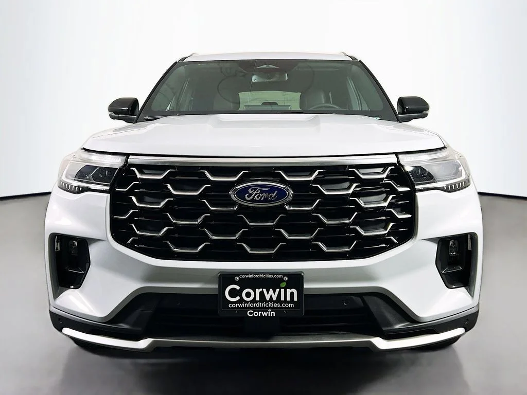 New 2026 Space White Metallic Ford Platinum image 4