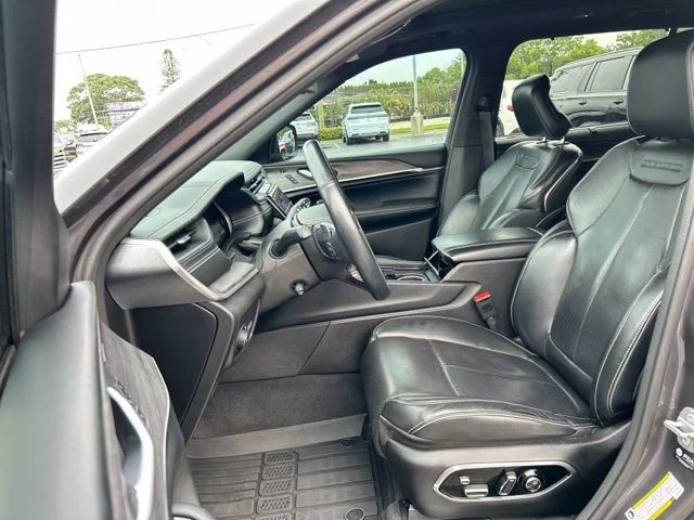 Used 2022 Gray Metallic Jeep Overland image 37
