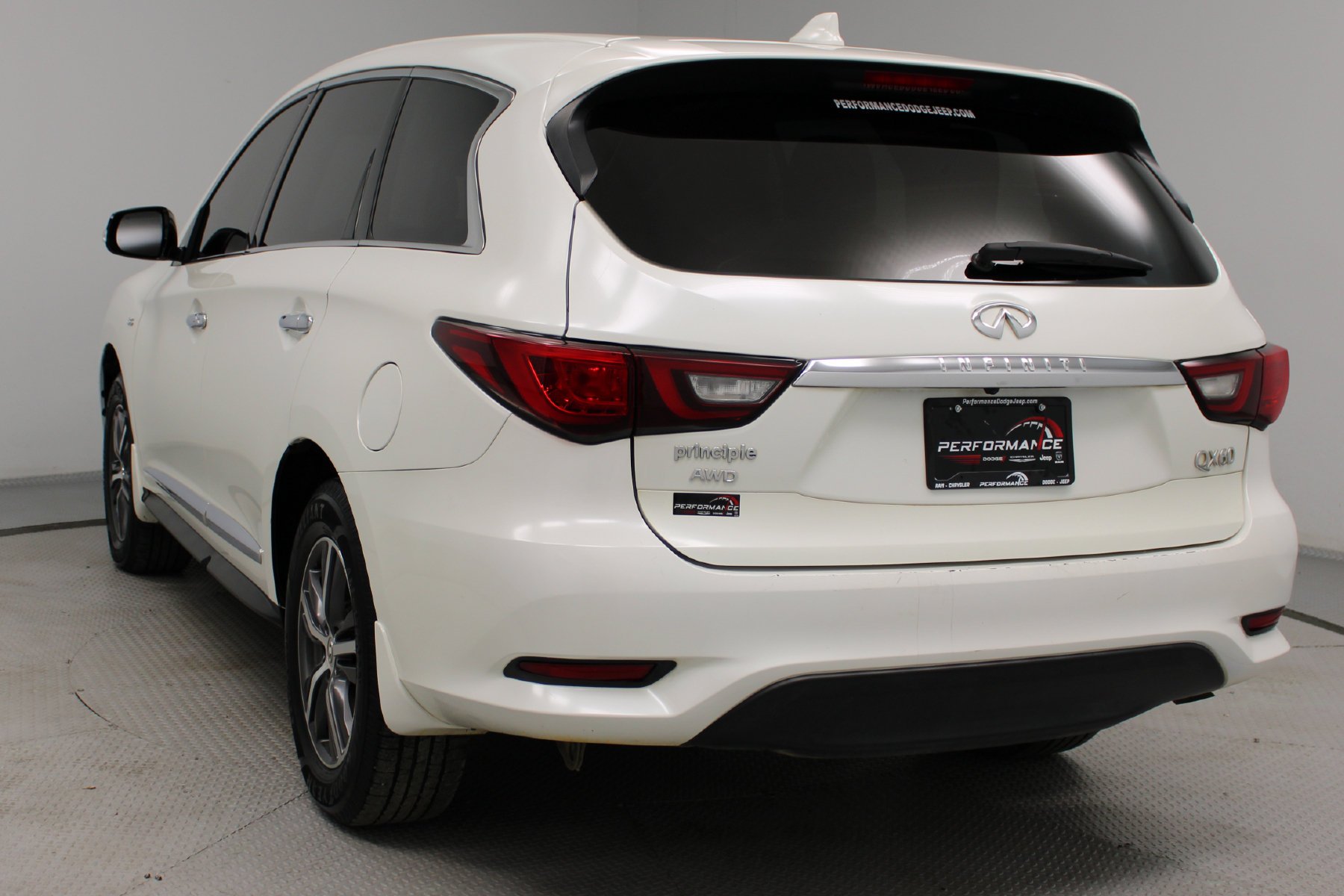 Used 2019 Majestic White INFINITI PURE image 7
