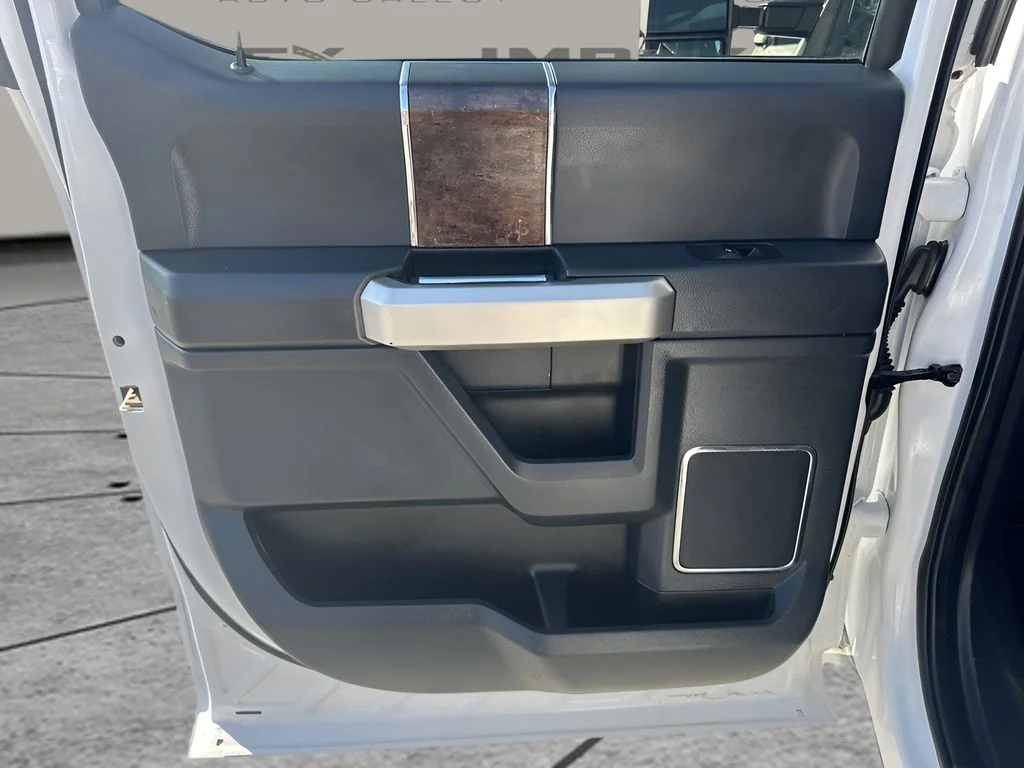 Used 2022 White Ford Lariat image 24