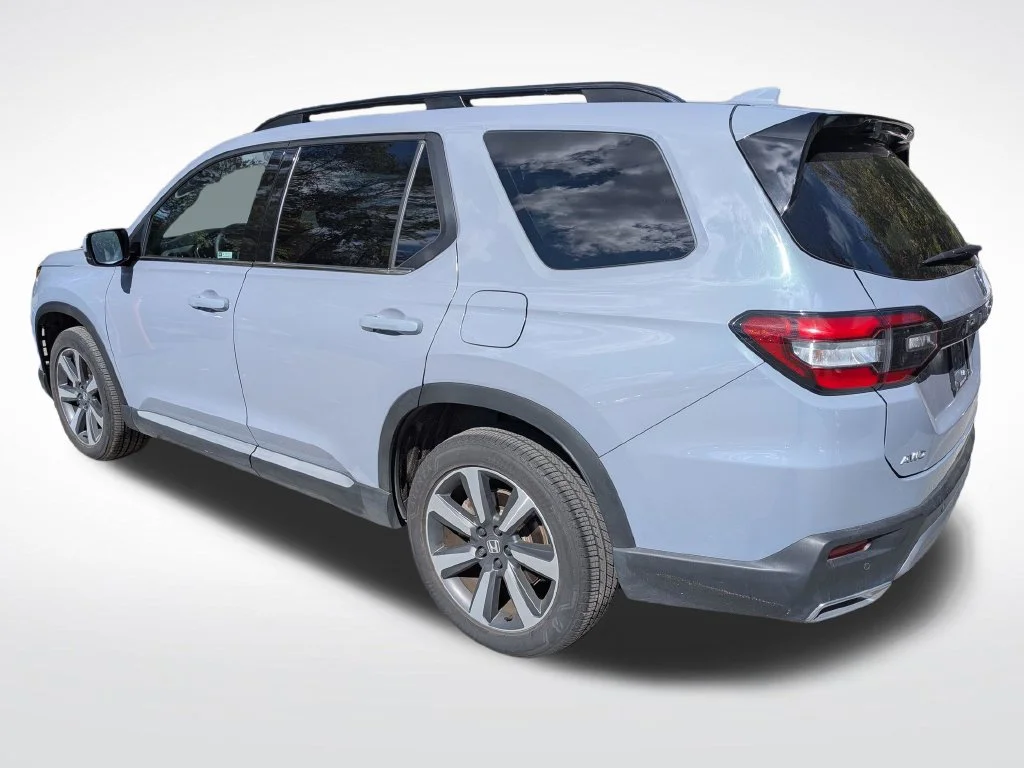 Used 2025  Honda Touring image 5
