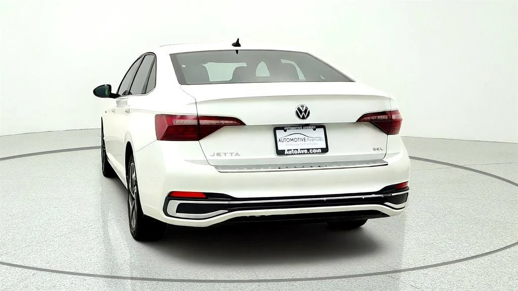 Used 2023 Opal White Pearl Volkswagen SEL Automatic image 6