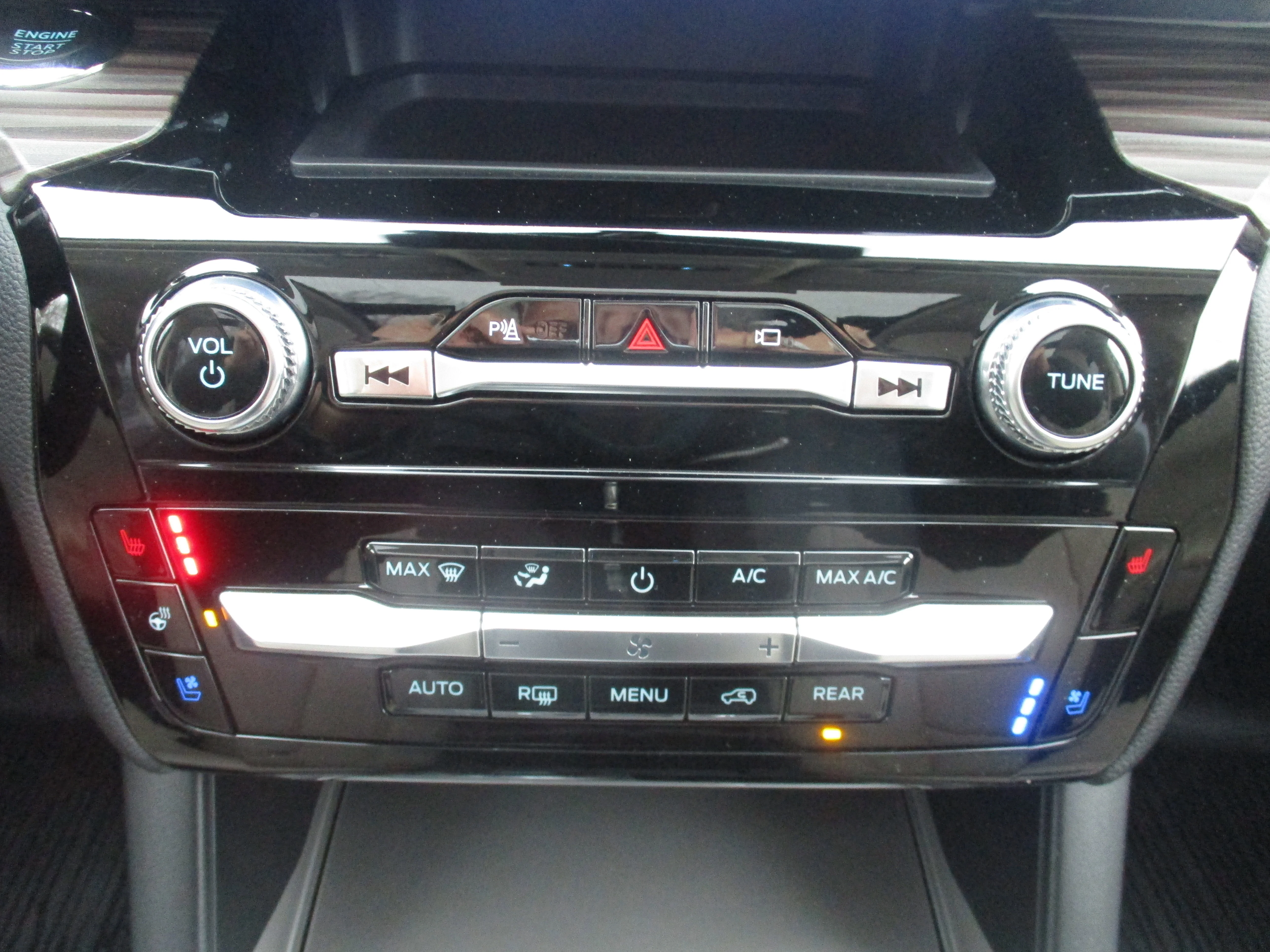 Used 2022 Star White Metallic Tri-Coat Ford Limited image 43