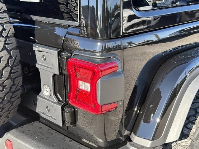 New 2027 Black Clear-Coat Paint Jeep Moab 392 image 8