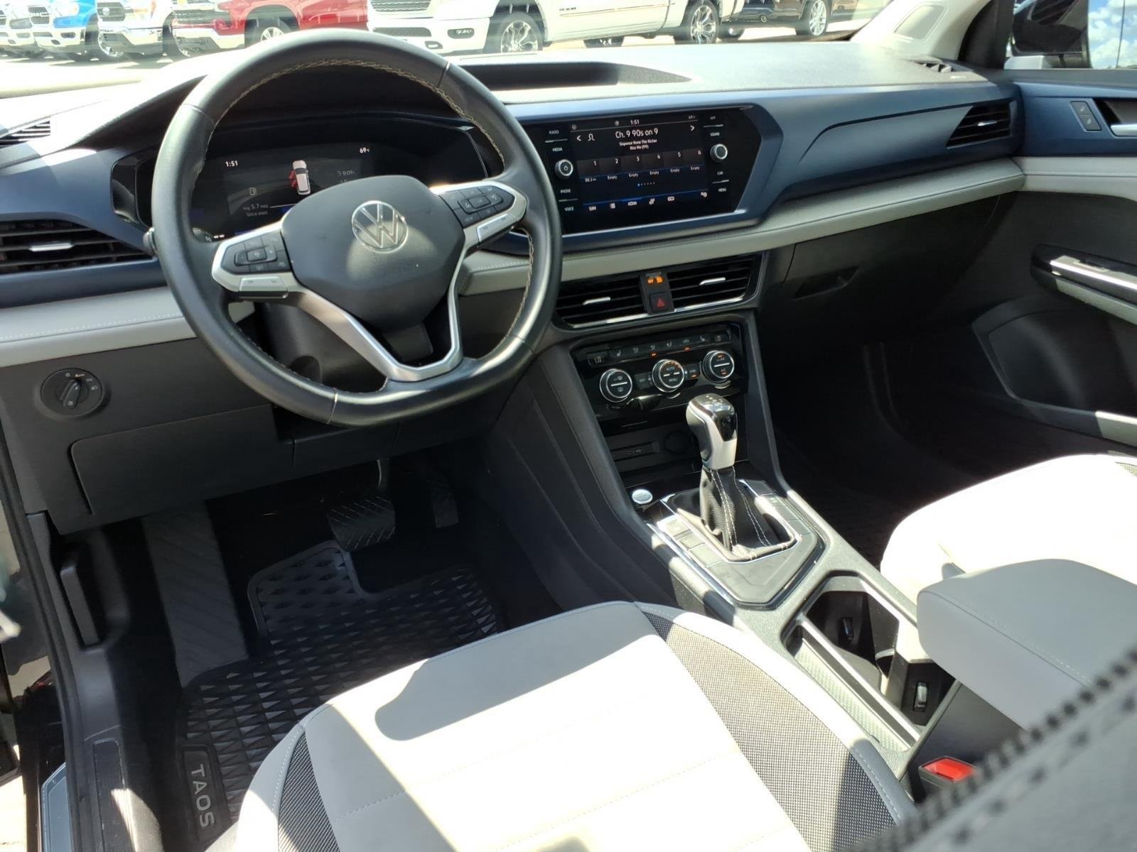 Used 2024 Deep Black Pearl Volkswagen SE image 21