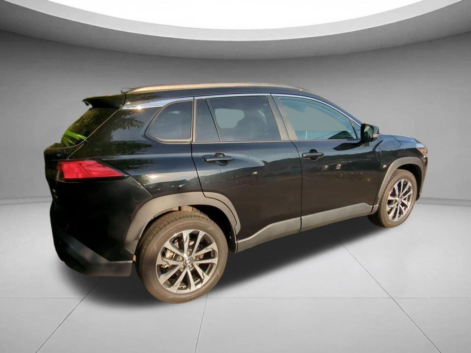 Used 2023 -SELECT- Toyota XLE image 4