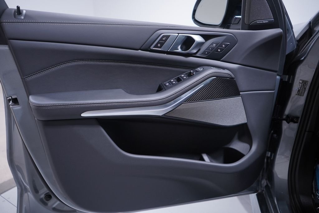 2026 BMW X5 M60i - Photo 10