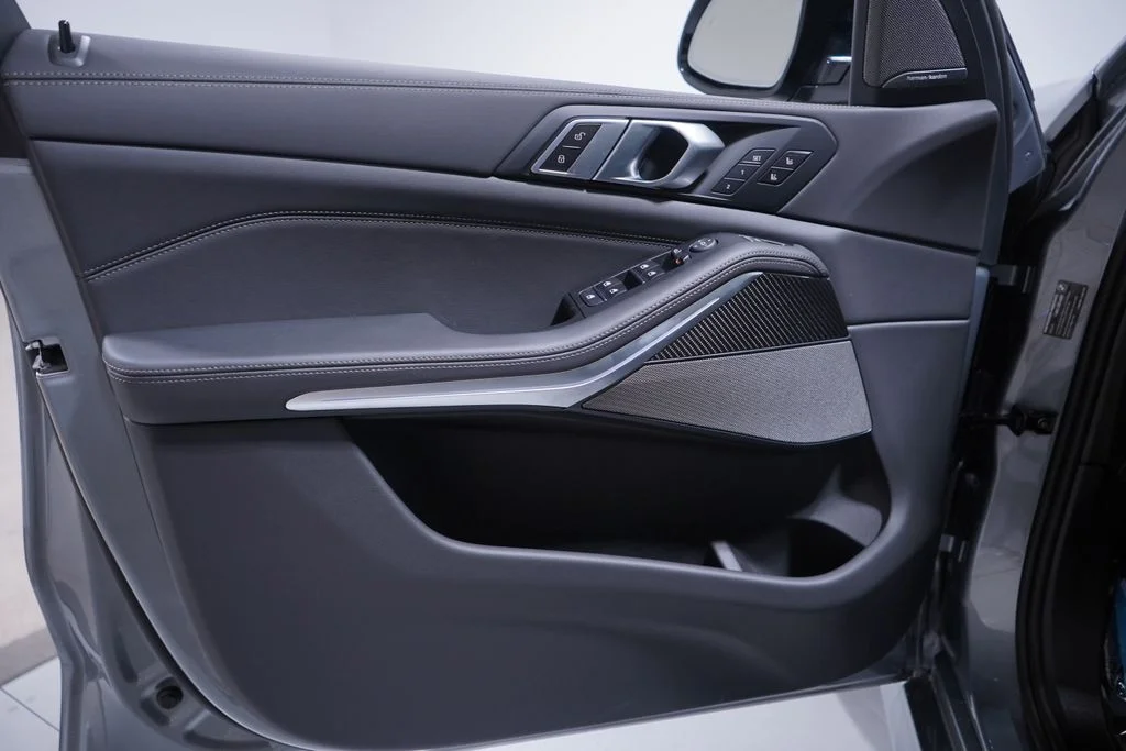 2026 BMW X5 M60i - Photo 10