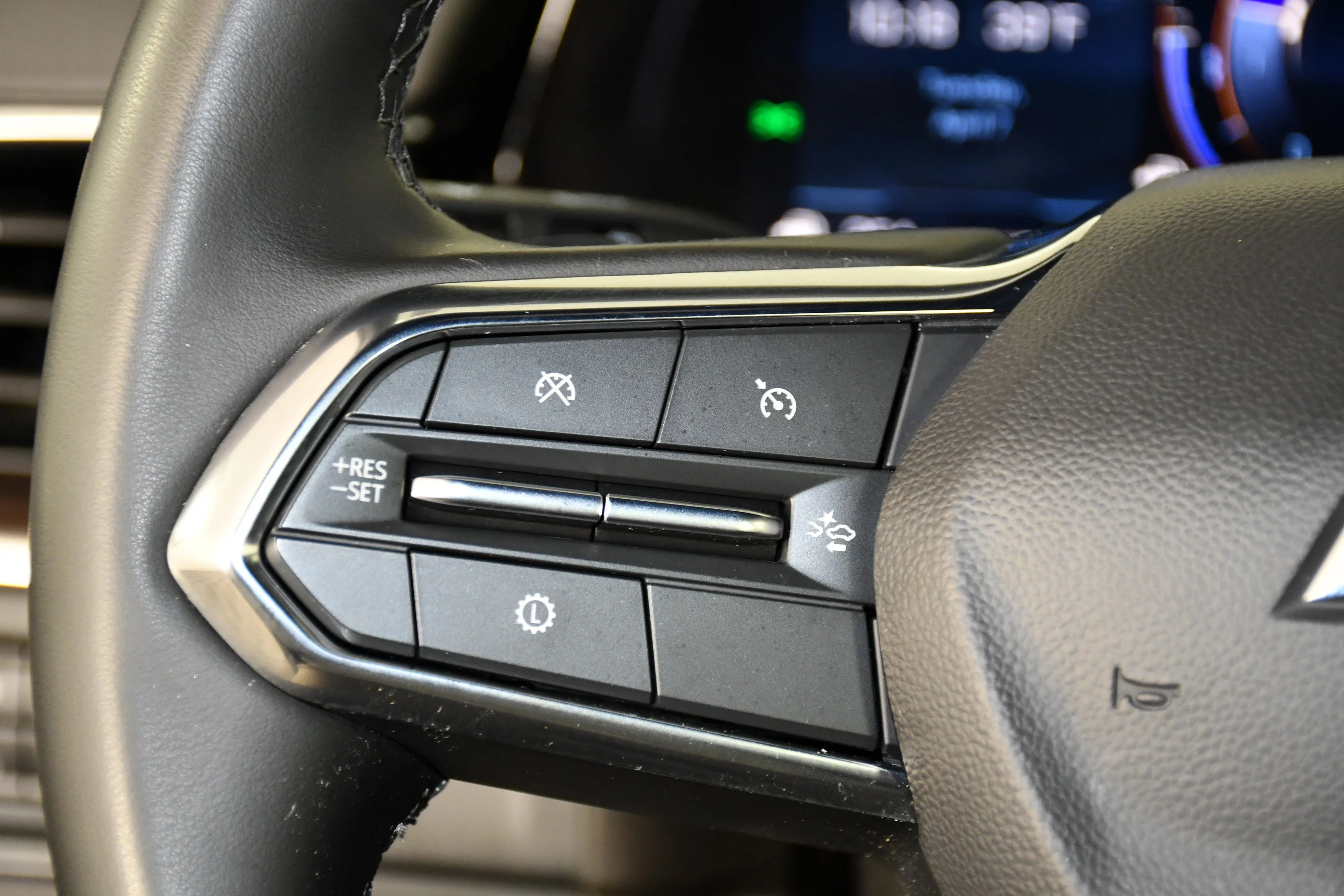 Used 2025 Sterling Gray Metallic Chevrolet Z71 image 21
