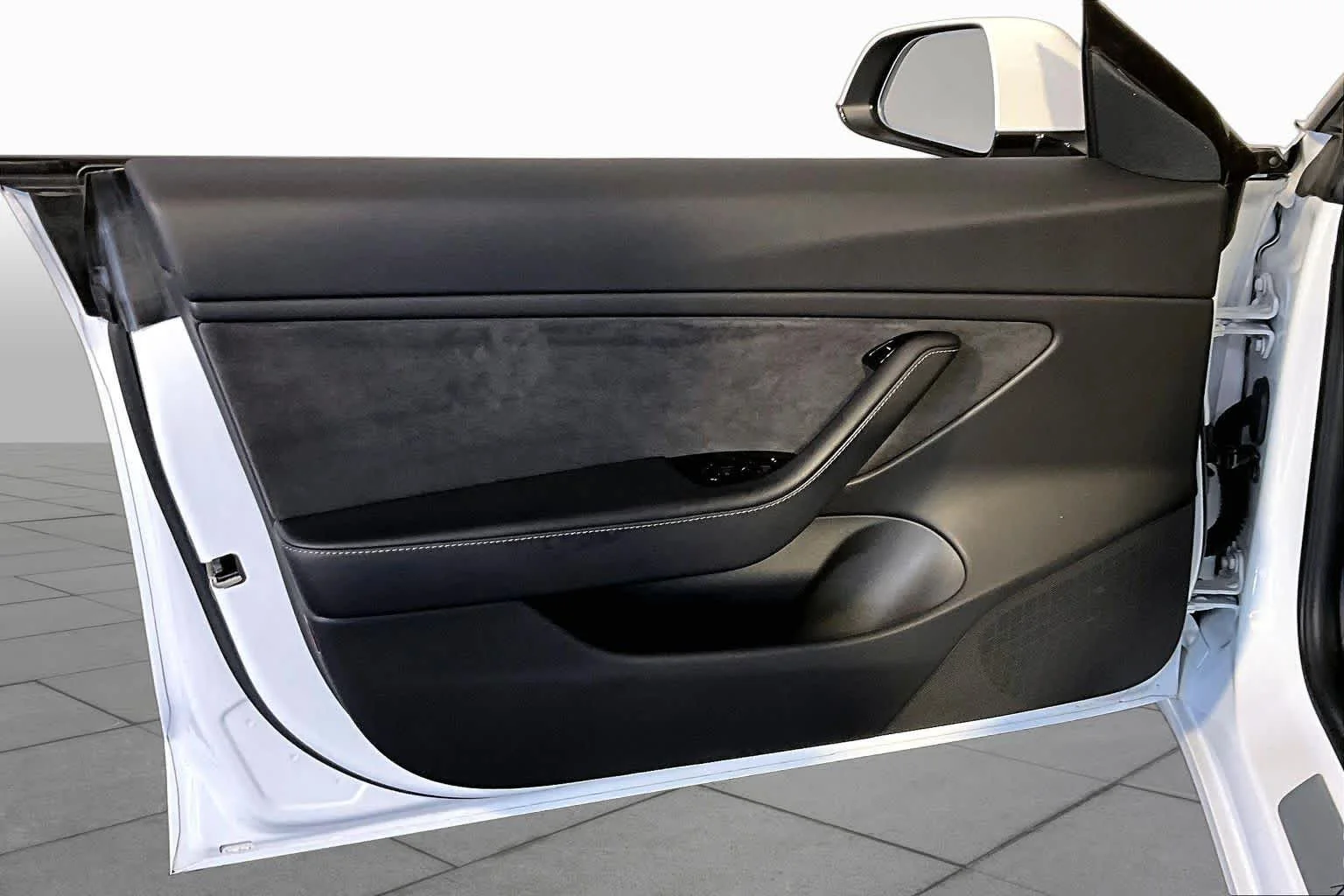 Used 2018 Pearl White Multi-Coat Tesla Long Range Battery image 20