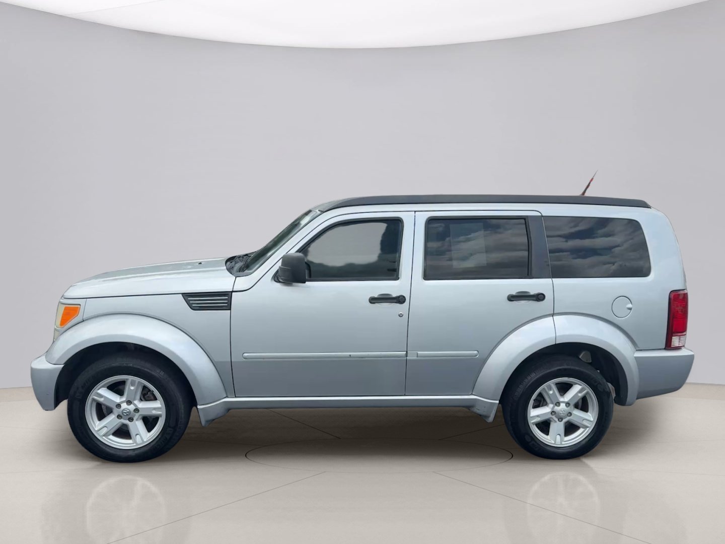 Used 2011 Silver Dodge SXT 2WD image 2