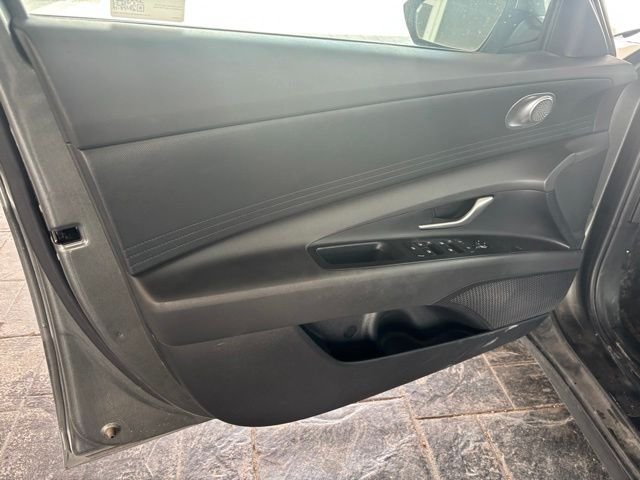Used 2025 Gray Hyundai SE image 9