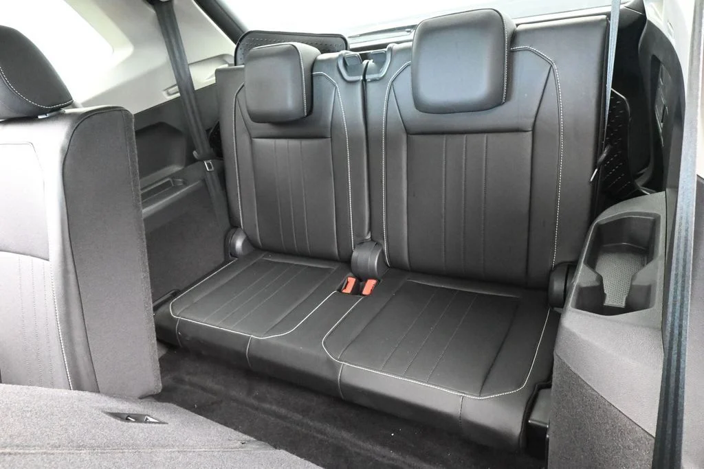 Used 2023 White Volkswagen 2.0T SE image 34