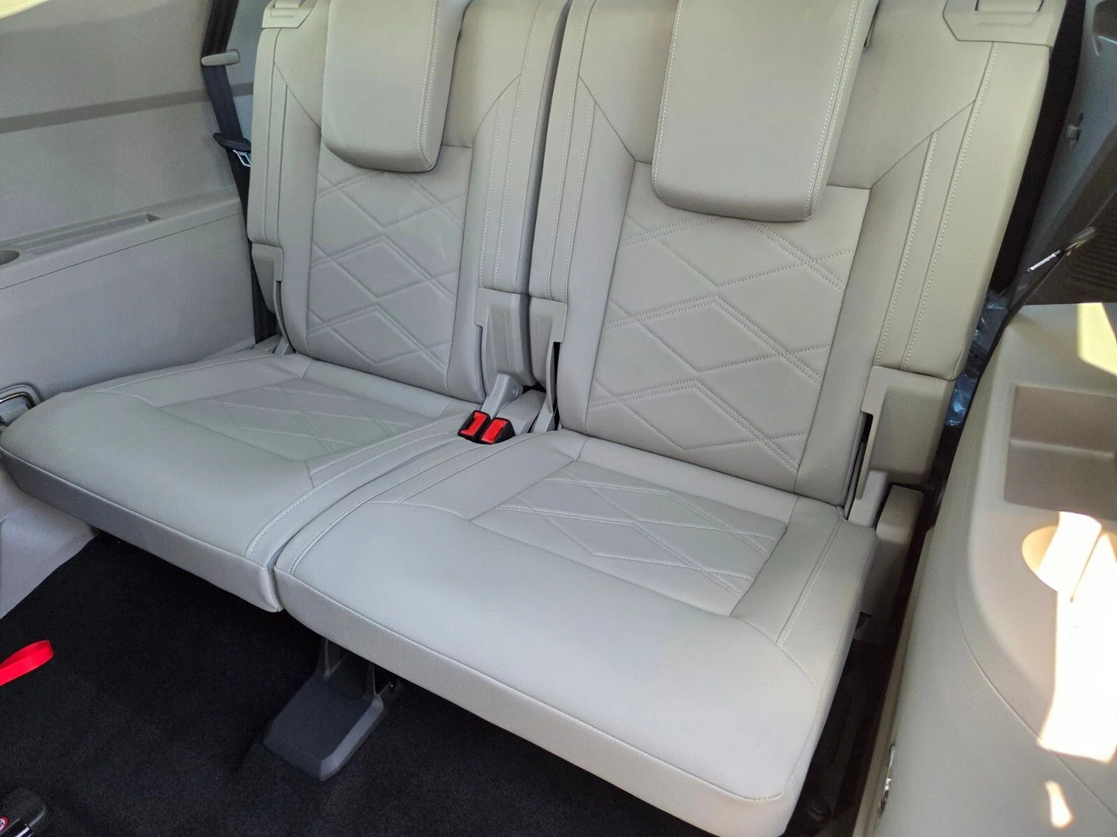 New 2026 White Volkswagen 2.0T SE w/Technology image 10