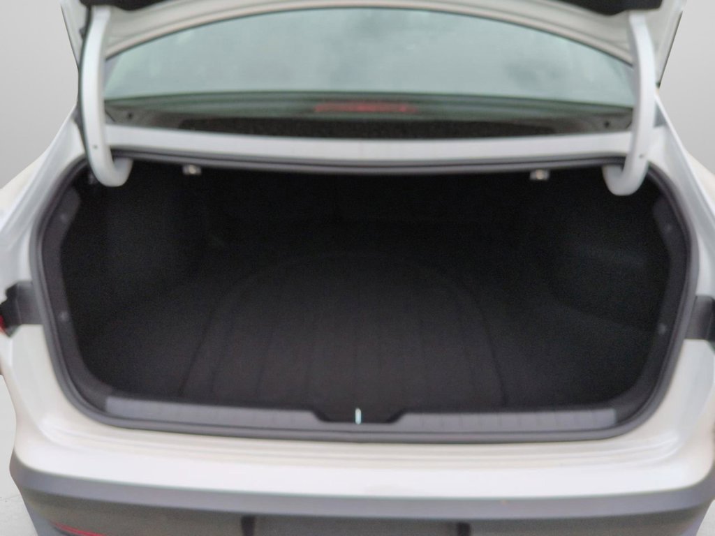 New 2026 Snow White Pearl Kia LXS image 10