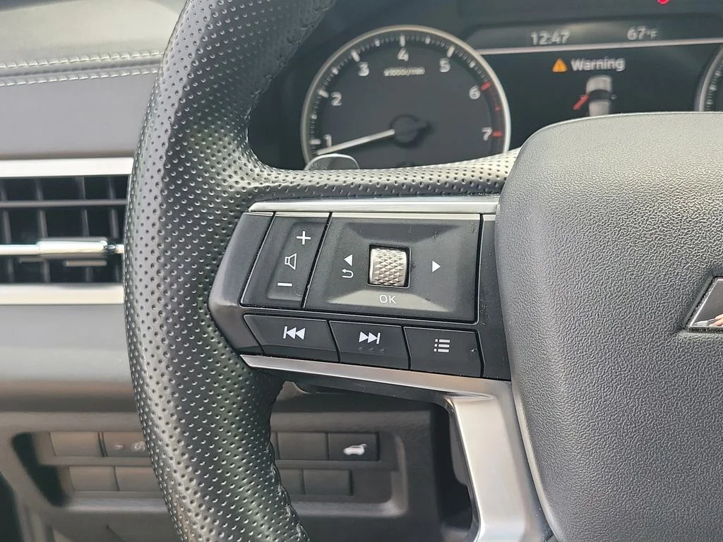 Used 2024  Mitsubishi SE image 25