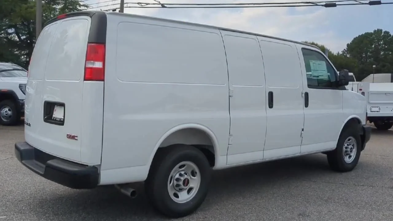 New 2025 Summit White GMC Work Van image 8