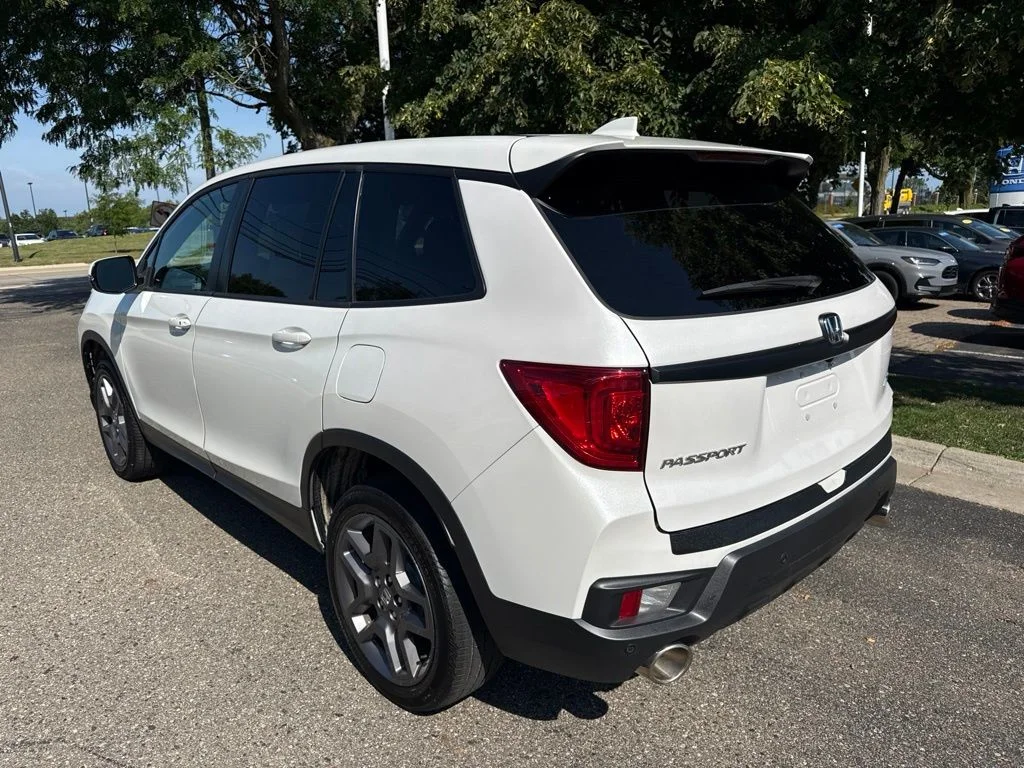 Used 2023 White Honda EX-L image 12