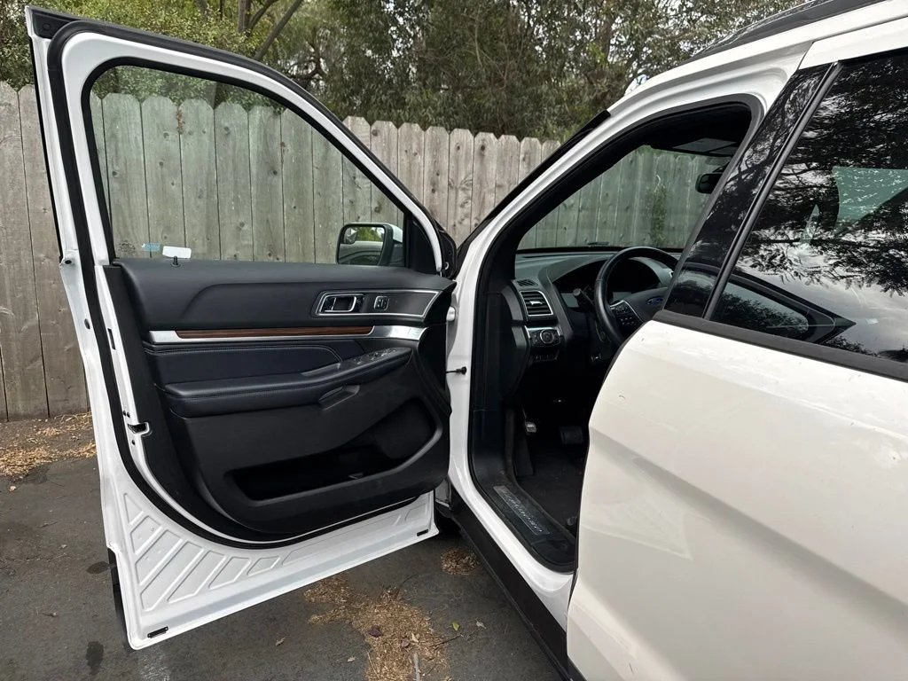 Used 2017 White Ford Limited image 6