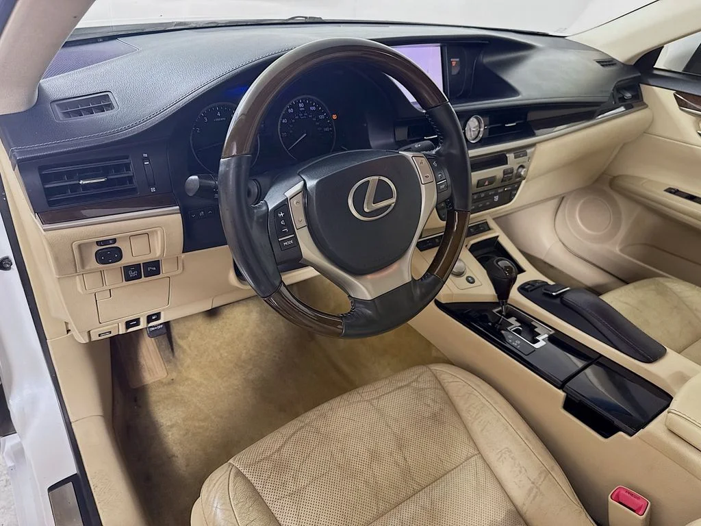 Used 2013 White Lexus 350 image 10