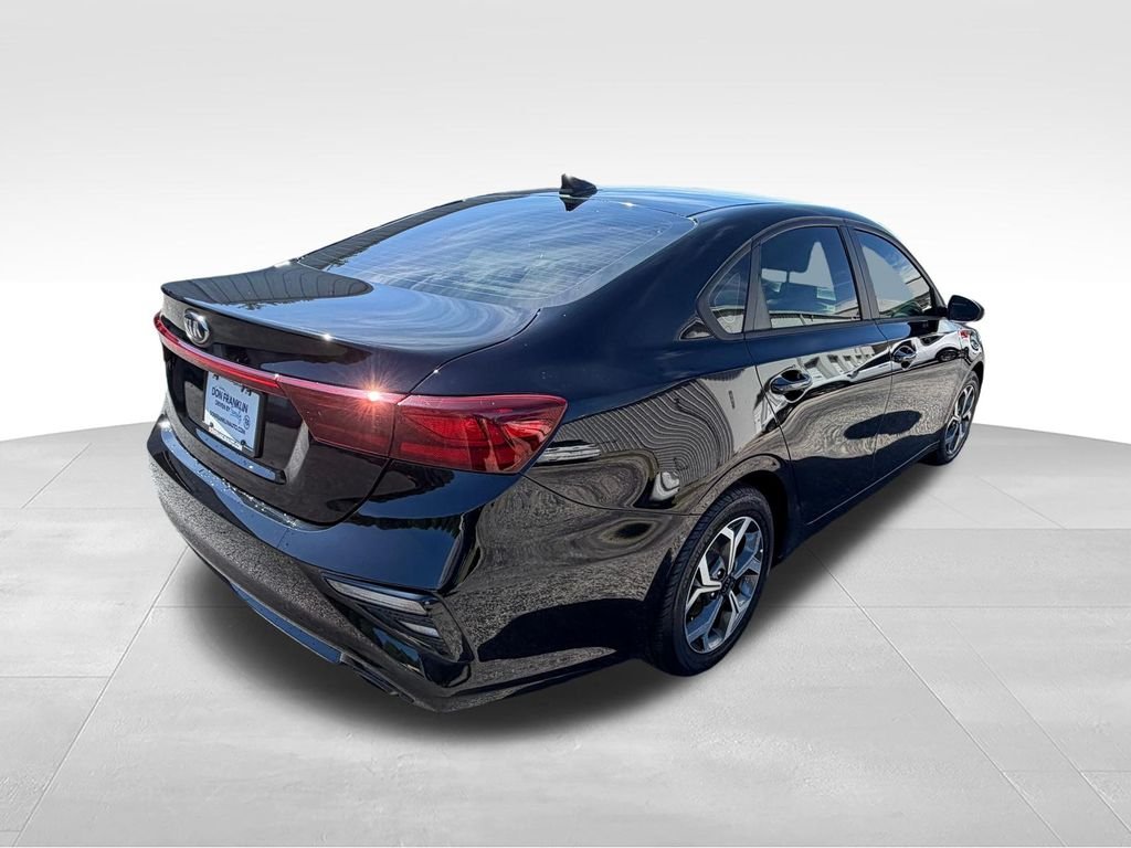 Used 2021 Black Kia LXS image 5