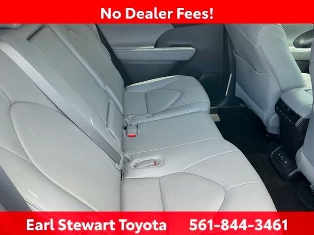 Used 2024  Toyota Limited image 29