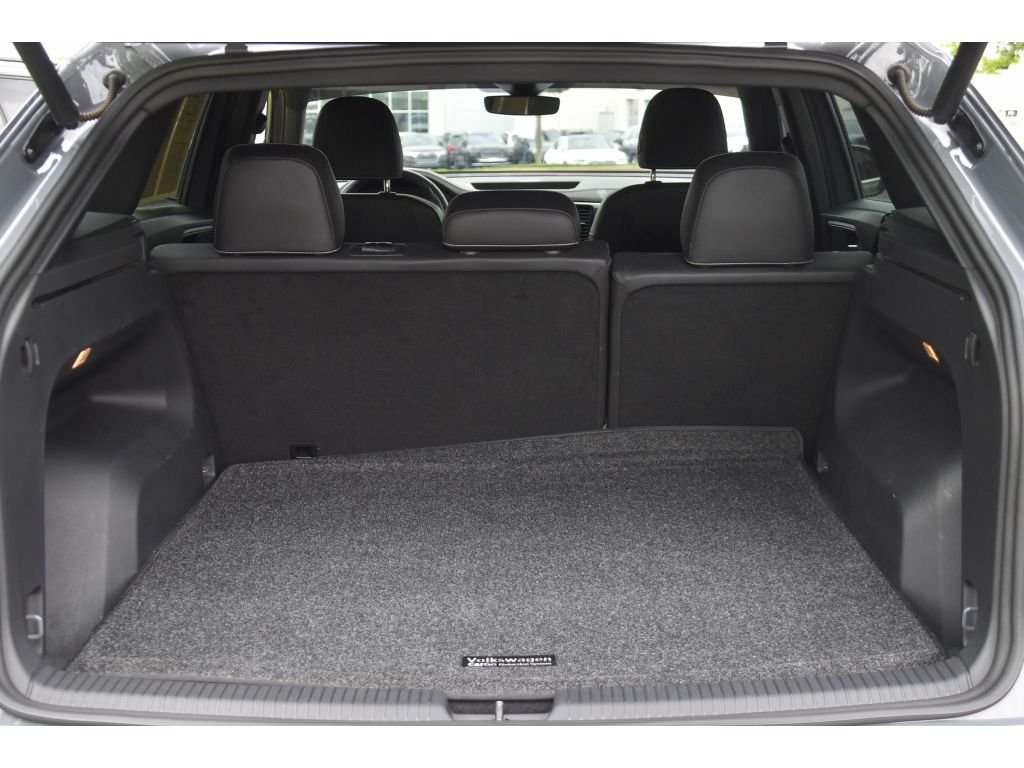 Used 2020 Platinum Gray Metallic Volkswagen 3.6L V6 SEL image 19