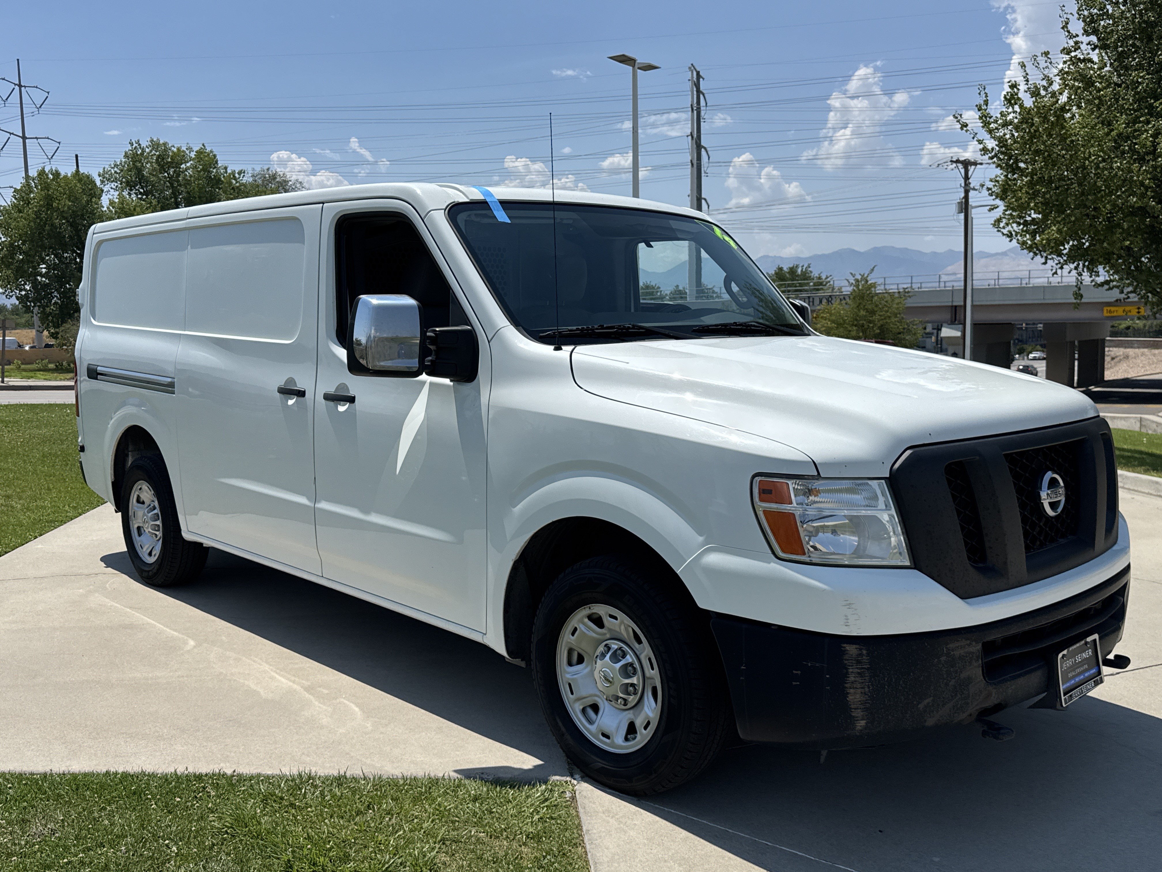 Used 2014 White Nissan SV image 7