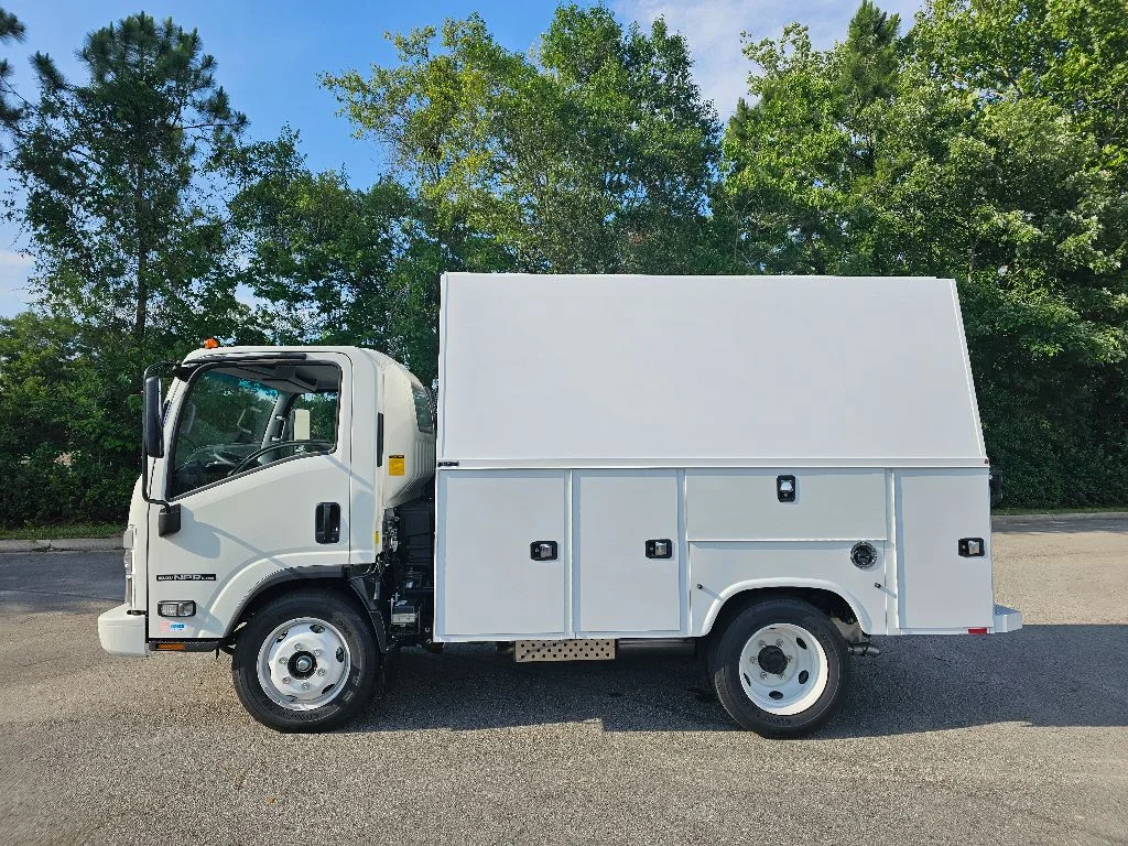 New 2024  Isuzu  image 2