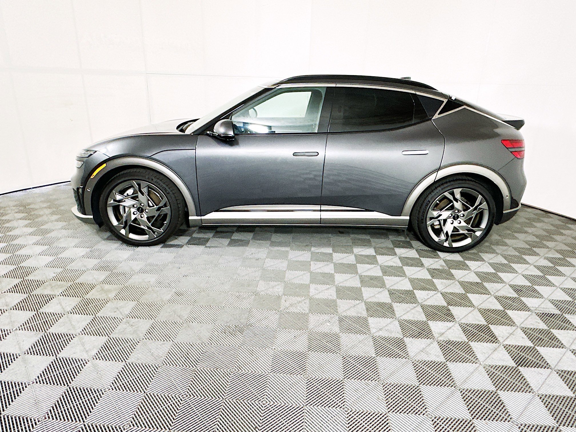 2023 Genesis GV60 thumbnail 8