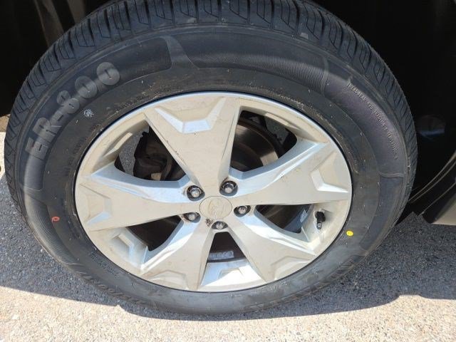 Used 2015 Ice Silver Metallic Subaru 2.5i image 21