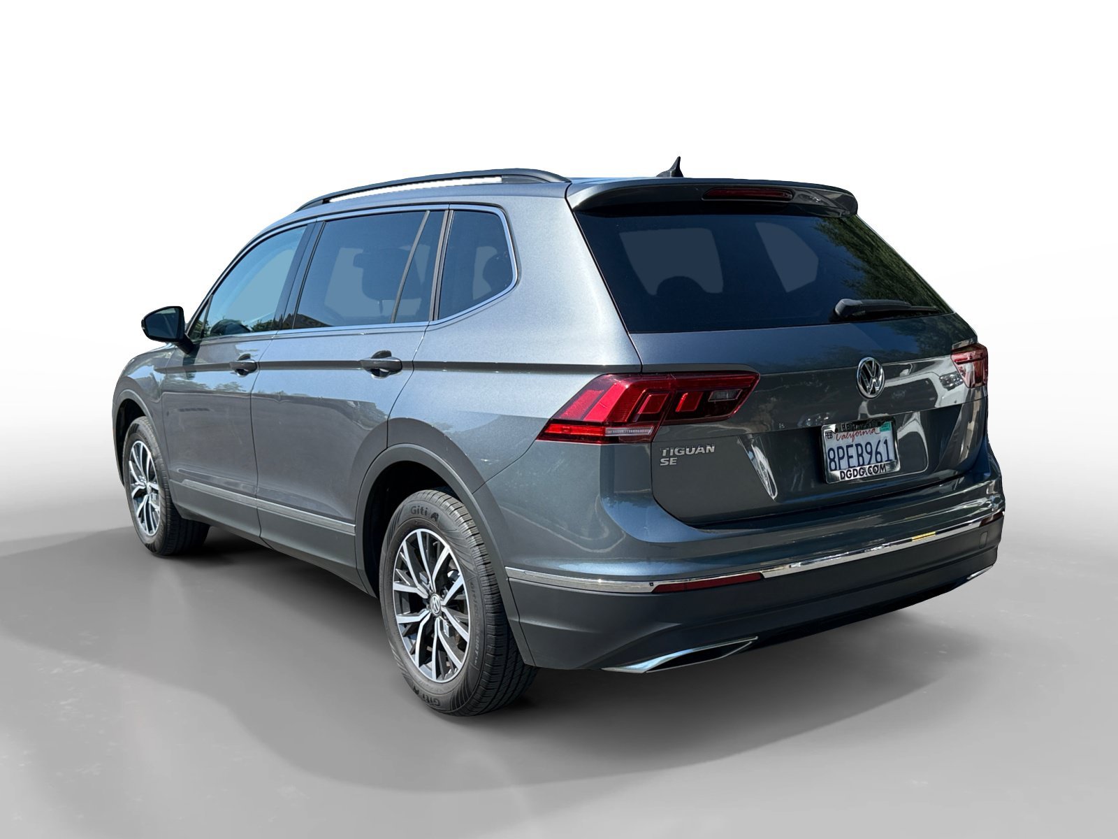 Used 2020 Platinum Gray Metallic Volkswagen 2.0T SE image 3